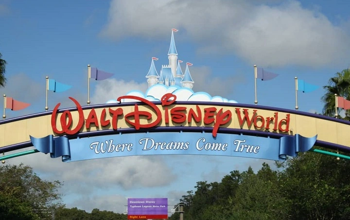 how big is disney world